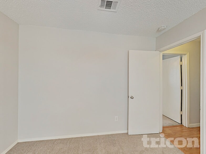 Building Photo - 3022 Autumn Run Dr