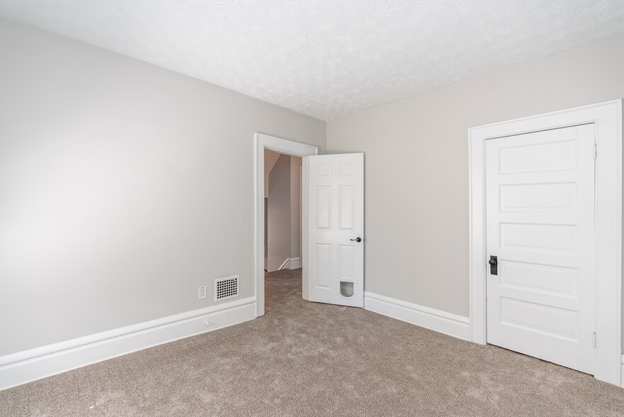 Bedroom 3 - 2435 Summit St