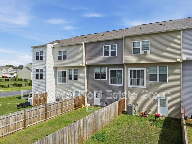 Building Photo - 22 Kirby Ct