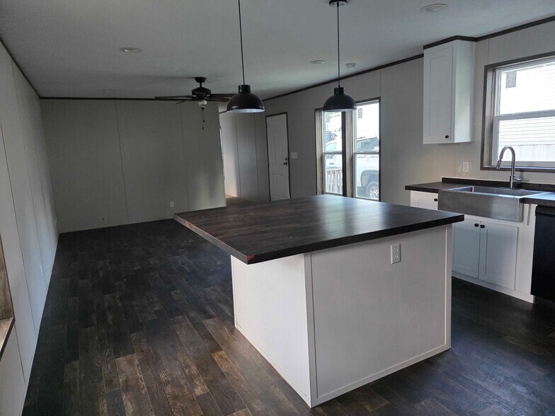 Building Photo - 4049 Trout Ln