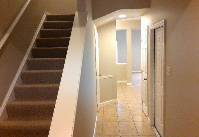 Building Photo - 228 Meriweather Dr