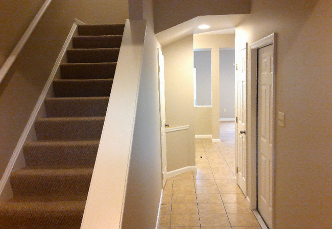 Building Photo - Spacious 3-Bedroom Townhome with Garage - ...