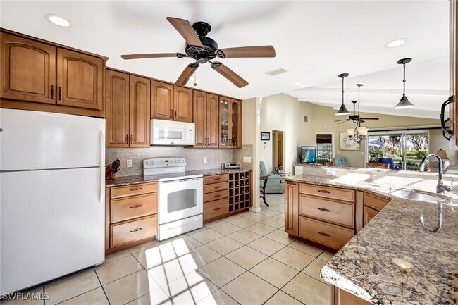 Building Photo - 14899 Crescent Cove Dr