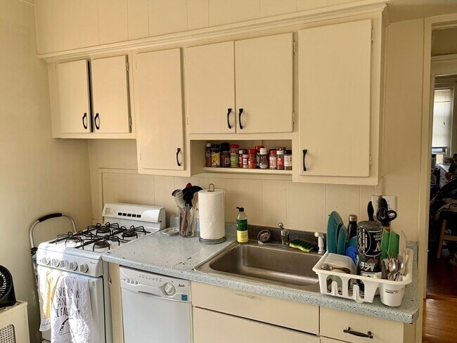 Building Photo - 2003 Commonwealth Ave