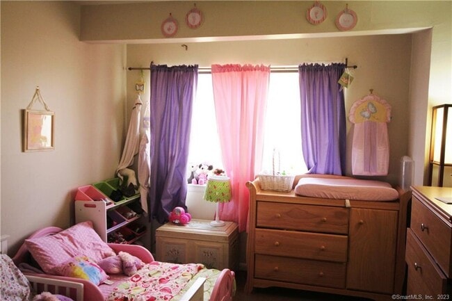 Building Photo - 14 Newtown Rd