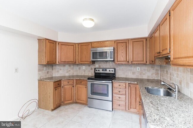 Building Photo - 48 Stonehurst Ct
