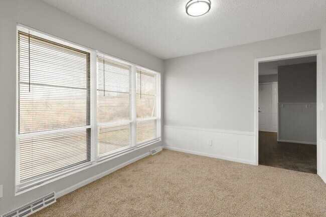 Building Photo - 3 Bed | 1.5 Bath — Comfortable Living in a Great Location