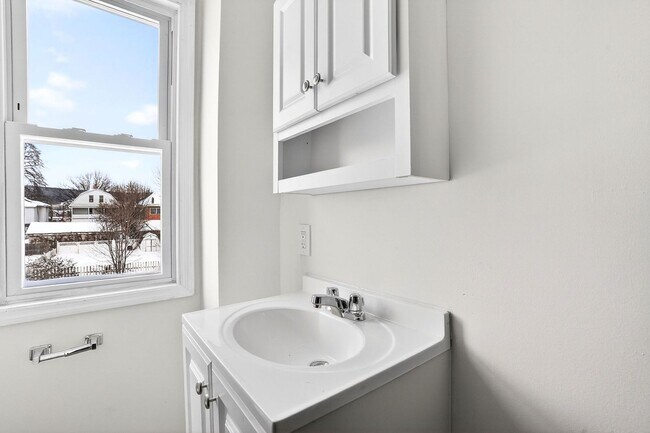 Building Photo - 398-400 N. Maple Ave