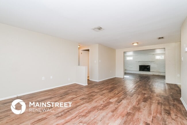 Building Photo - 1050 Normandy Blvd