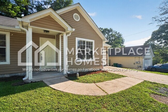 Building Photo - 1104 Bonita Cir