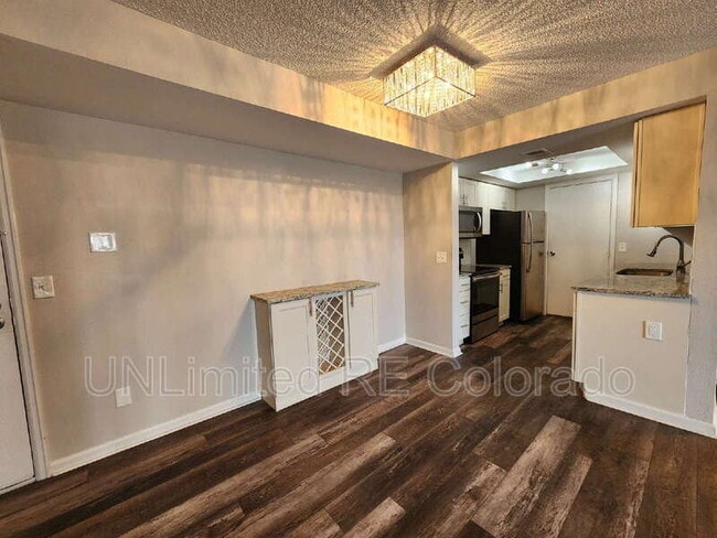 Building Photo - 431 S Kalispell Way