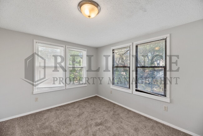 Building Photo - 238 S Estelle St