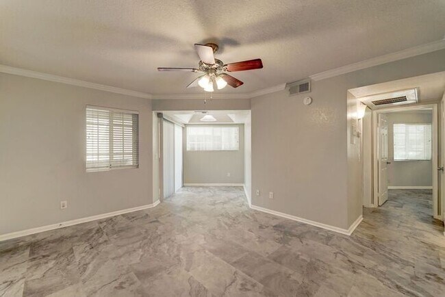 Building Photo - MOVE IN SPECIALS 2 weeks FREE - Townhouse with 2 Bedrooms 2 Bath!