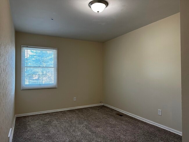 Building Photo - 15666 Wakenden St