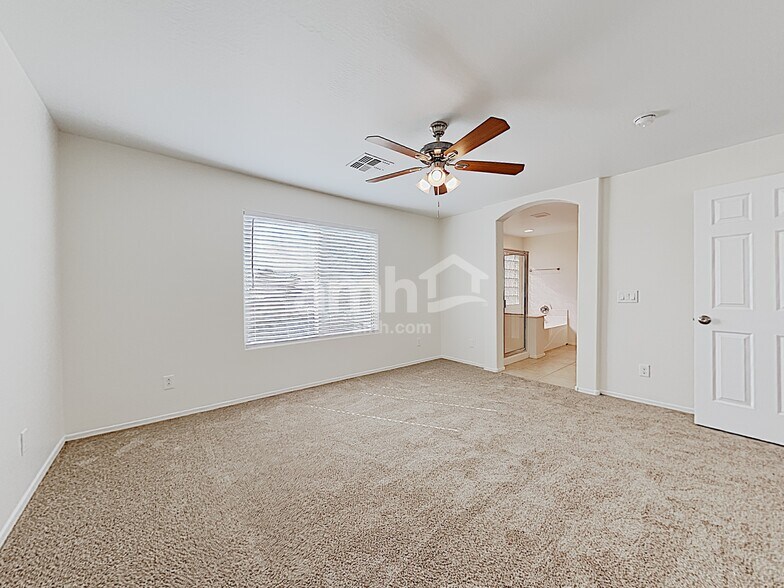 Building Photo - 7231 E Northridge St