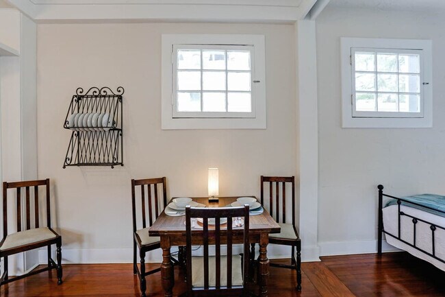 Building Photo - 916 Howard St