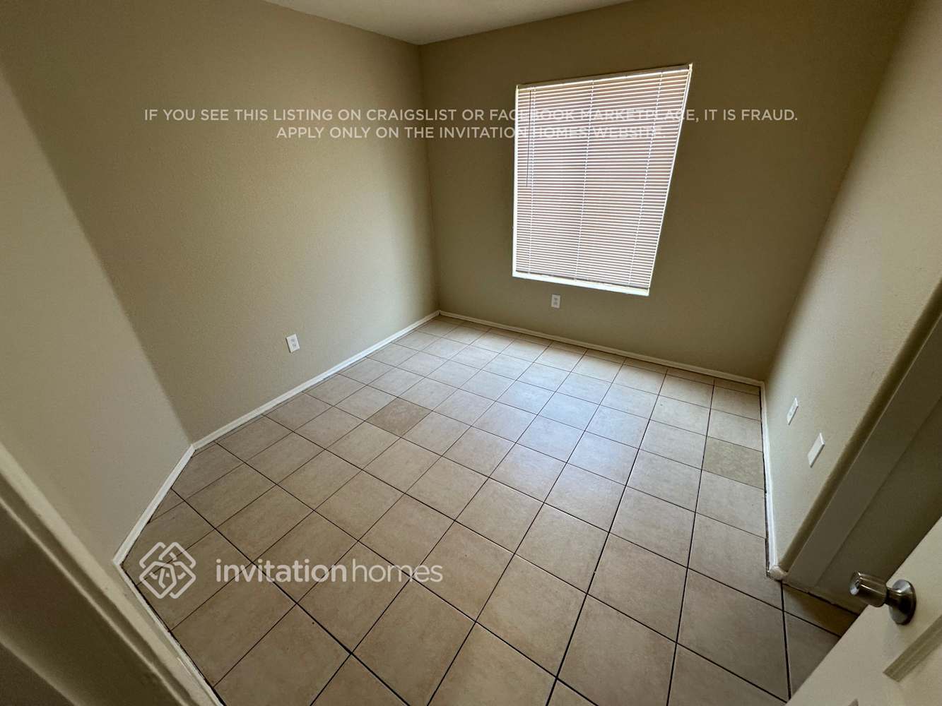 Building Photo - 2527 E Wier Ave