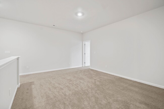 Building Photo - Like Brand New Luxury Townhome in Matthews!