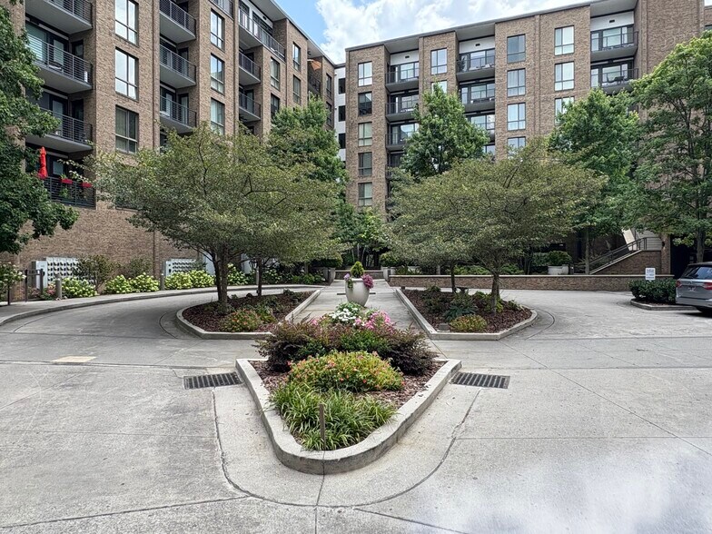 Building Photo - 200 Manufacturers Rd