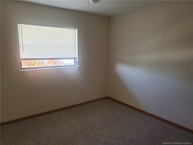 Building Photo - 4203 NE Skyline Dr