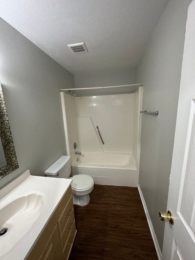 Building Photo - 218-B White Drive - One Bedroom Patio Home