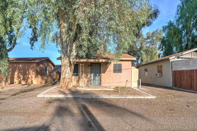Building Photo - 9316 E Balsam Ave