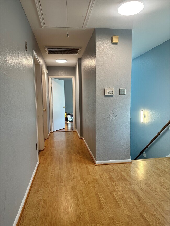 Building Photo - 8340 Folkstone Ln