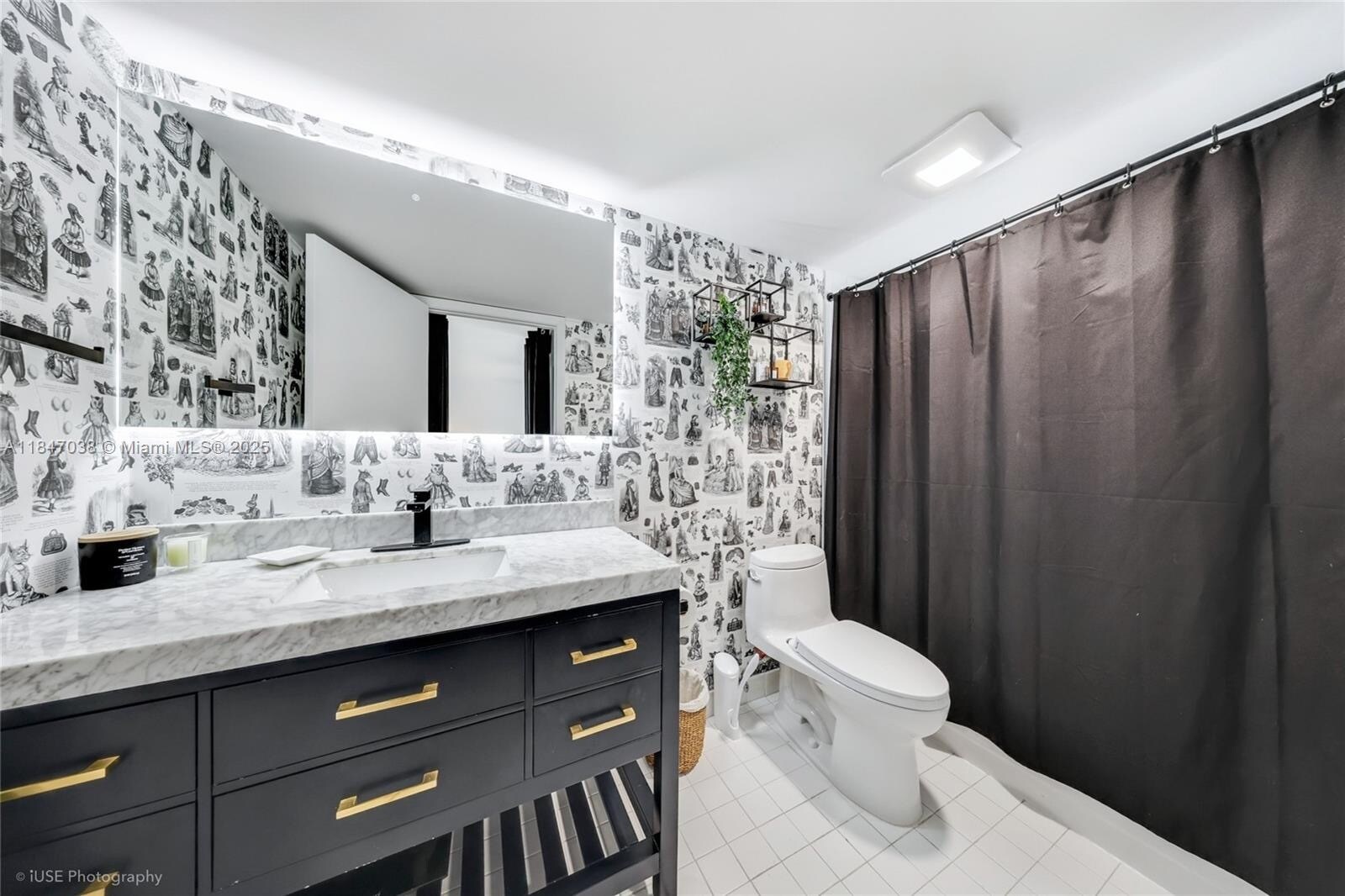 Building Photo - 2600 Collins Ave