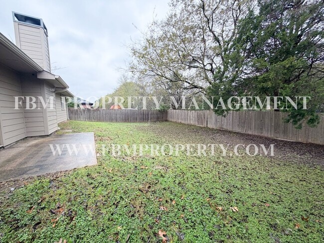 Building Photo - 3008 View Ln