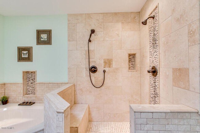 Building Photo - SFH 4-2