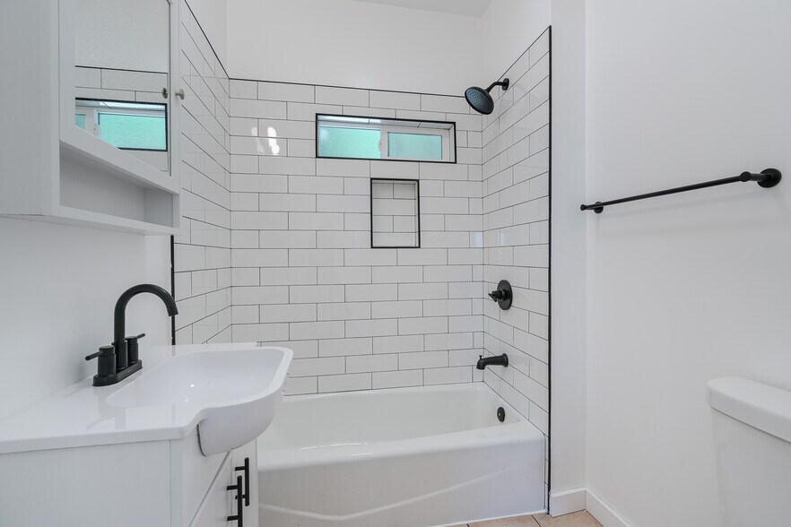 Building Photo - 268 4/6 S Coronado St