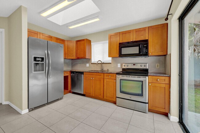 Building Photo - 5864 Strawberry Lakes Cir