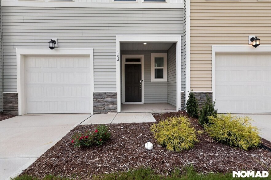 Building Photo - 104 Tree Moss Ct