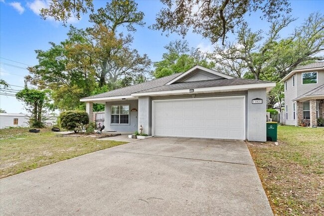 Primary Photo - 11027 Oakcrest Dr