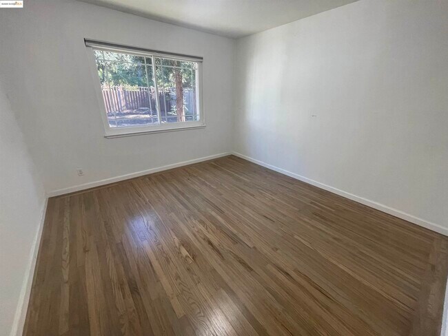 Building Photo - 1248 Hale Dr