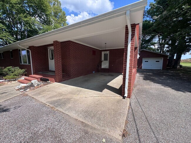 Building Photo - 2934 Butterworth Rd