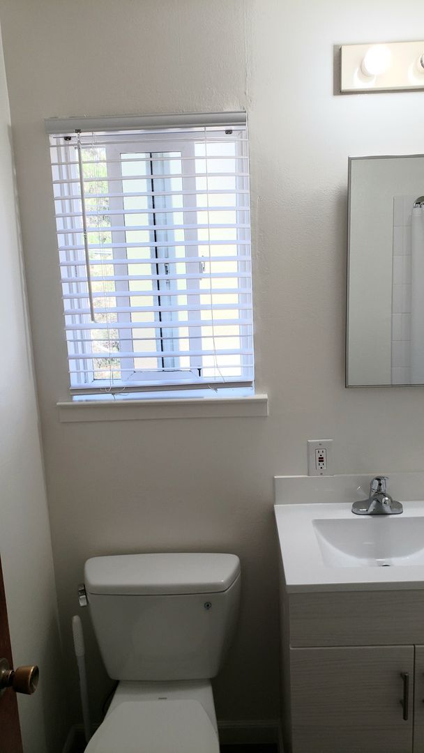 Building Photo - San Antonio Ave.