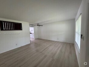 Building Photo - 1311 Bayview Dr