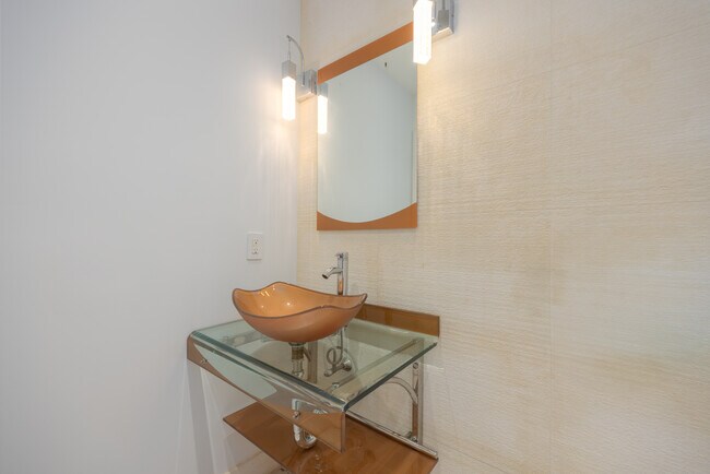 Building Photo - 691 Wilmot Rd