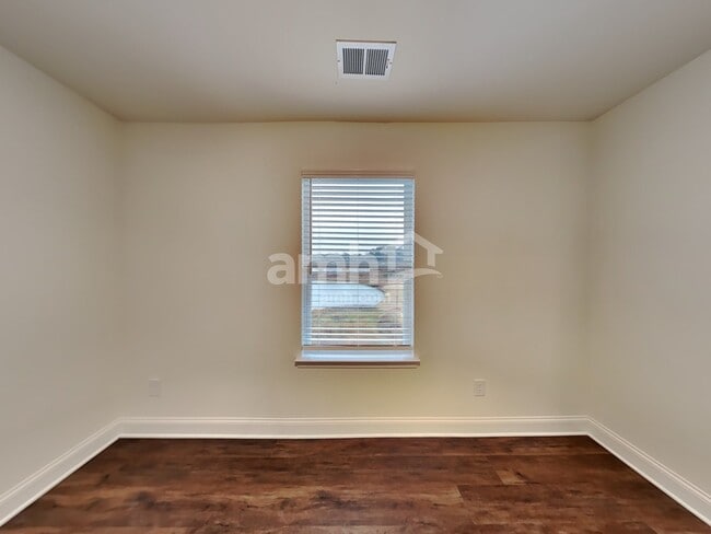 Building Photo - 2003 Windsor Park Ave