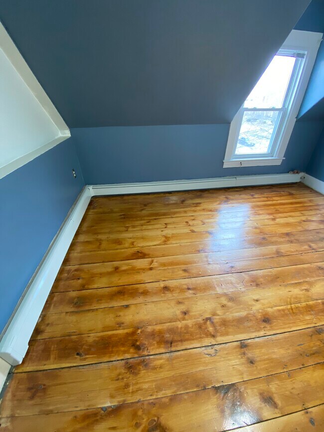 Building Photo - 21 Elm St