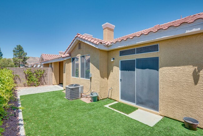 Building Photo - Discover the perfect blend of comfort and ...