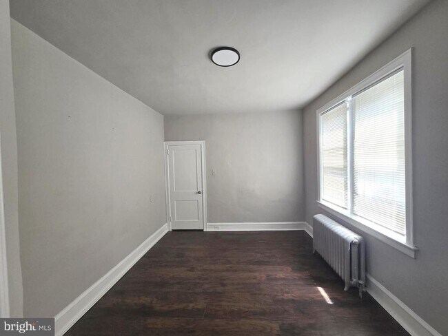 Building Photo - 204 W Duncannon Ave