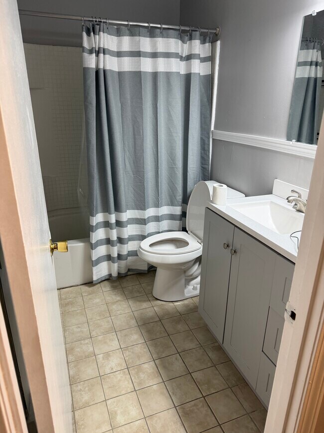 Building Photo - 12 English Village Rd