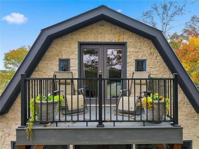 Building Photo - 268 Creek Bank Dr