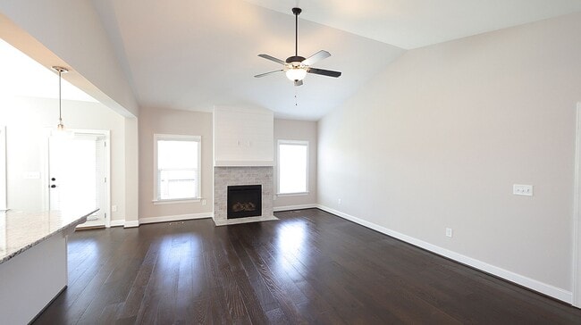 Building Photo - Beautiful Home with Open Floorplan in Desi...