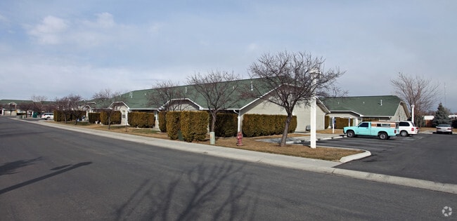 Building Photo - The Links Apartments