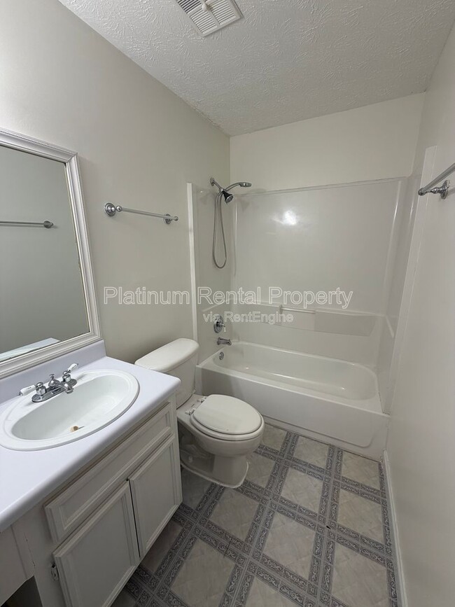 Building Photo - 906 Country Park Dr