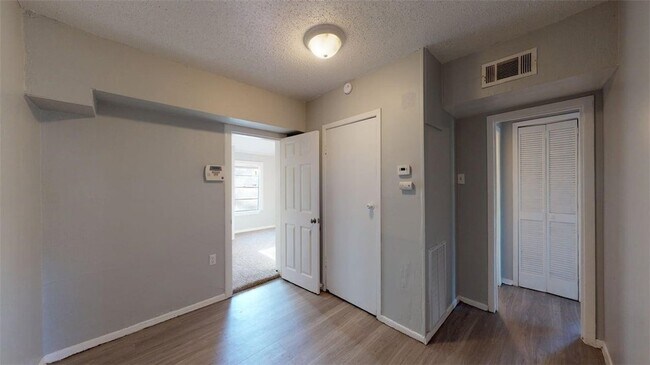 Building Photo - 4000 Margaret St