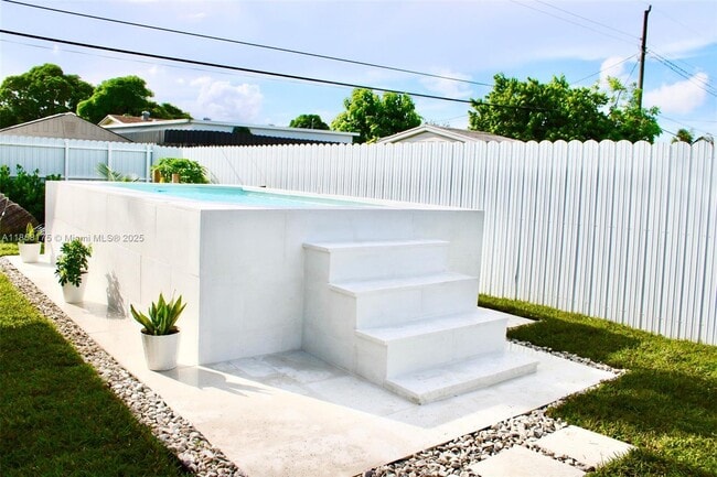 Primary Photo - 15100 Polk St